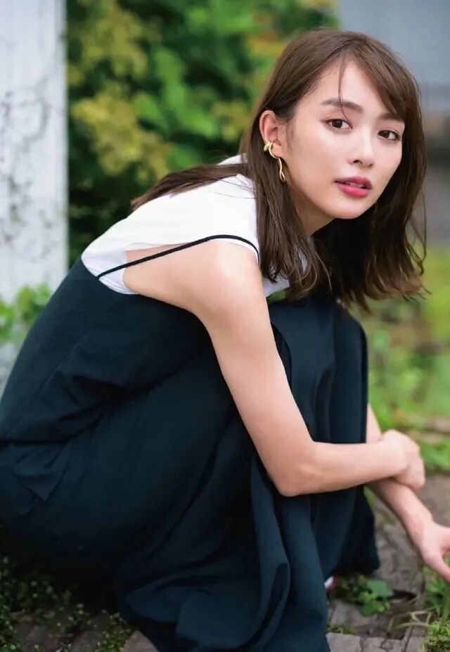 J家偶像主持直播节目中被曝光恋情 还为爱克服了对猫过敏 日剧与音乐部屋 微信公众号文章阅读 Wemp