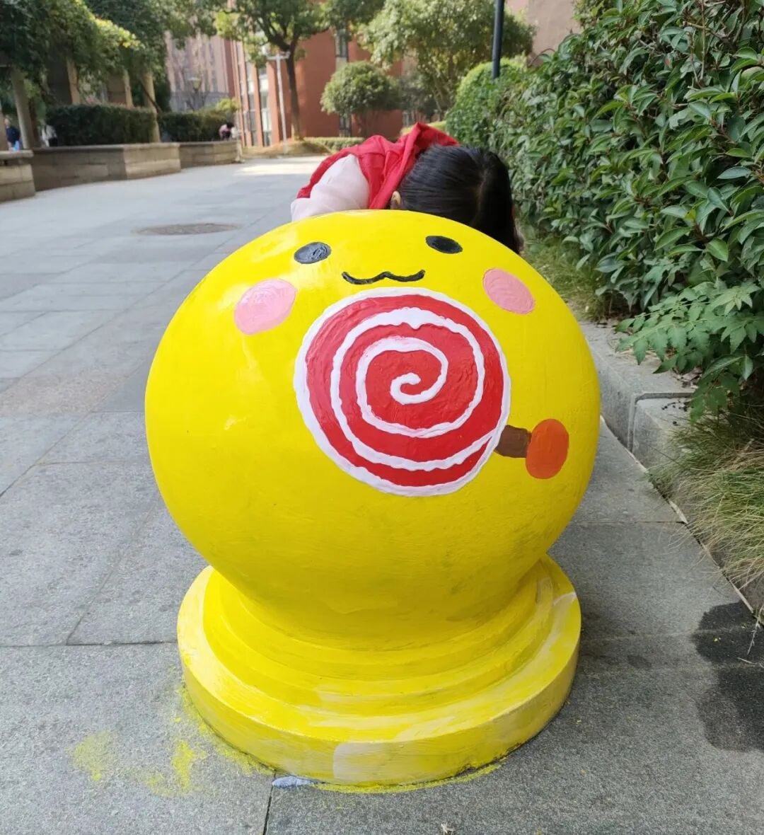 石墩焕发新颜!共同缔造彩绘艺术点亮社区!