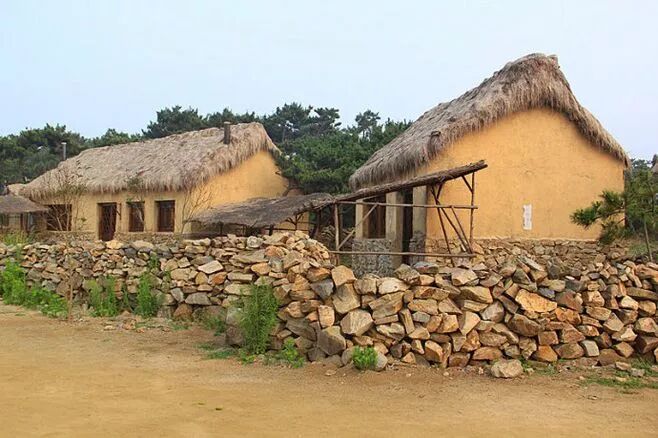 从茅草房到轻钢别墅，住房经历了哪些变迁？