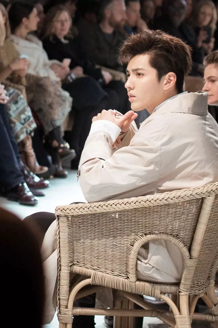 吴亦凡观看burberry二月新秀