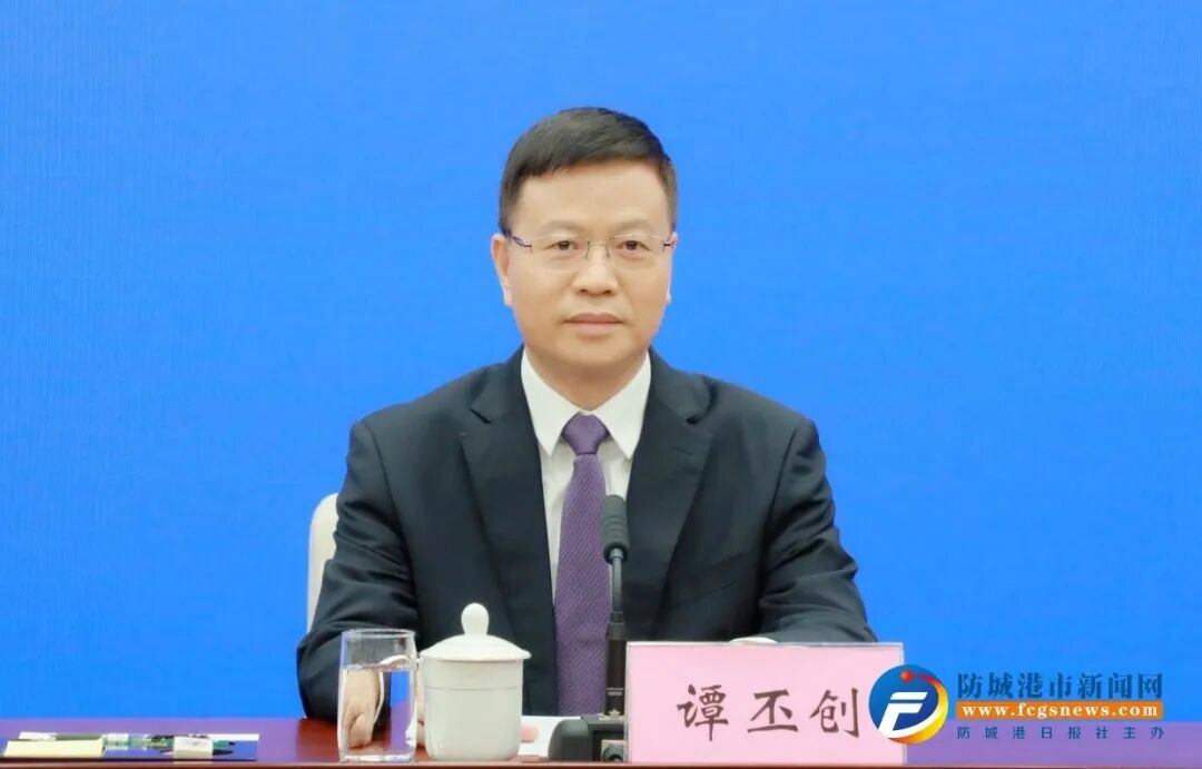 试验区新闻发布会在广西新闻中心举行谭丕创作主题发布并回答记者提问