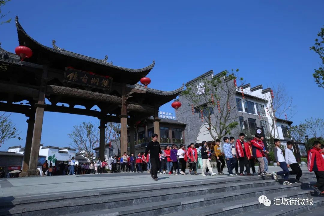 缅怀革命先烈做红色好少年鄱阳县油墩街镇彭丰小学三色文化教育研学