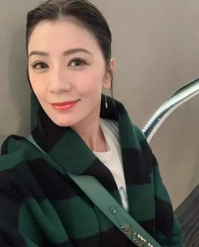 一扫疲倦感 贾静雯换对发型最少年轻岁 45岁仨娃妈秀香肩太美 小黎123 微信公众号文章阅读 Wemp