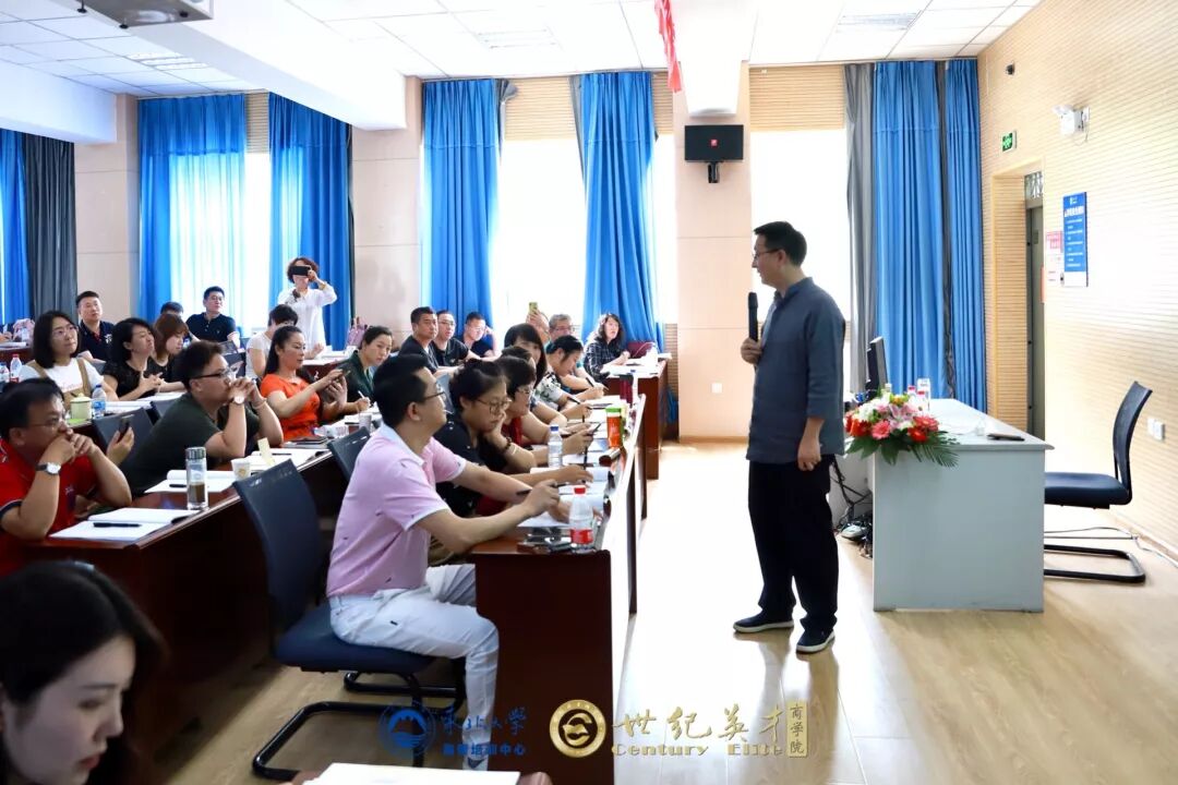 石定坤博士应邀到东北大学授课 传统易学教育进入高校势在必行