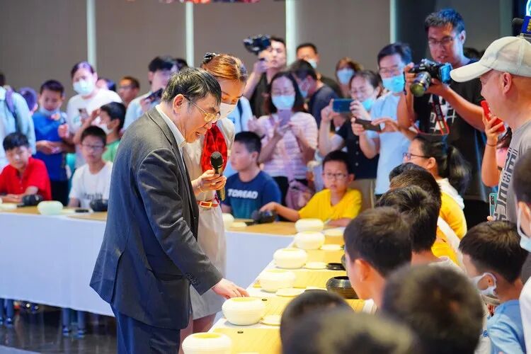 “德济万家杯”少年围棋精英赛在日照山海大象·德济万家打响，聂卫平、曹大元到场助阵