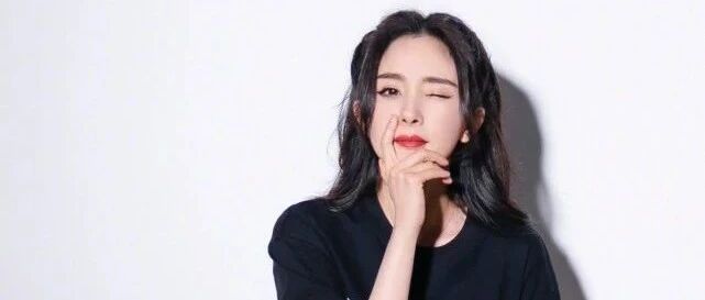 杨幂生图曝光状态好，6月1日忙工作，连续三年未给小糯米庆生