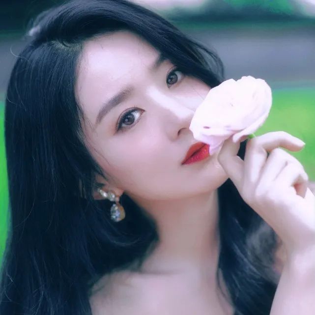 赵丽颖下地干活手法熟练,活脱脱的农村妹子,离婚后状态越来越好-微信头条网 赵丽颖下地干活手法熟练,活脱脱的农村妹子,离婚后状态越来越好