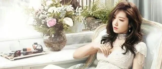 朴信惠今日举办婚礼，两人曝光多张婚纱照，婚纱照看不出身孕