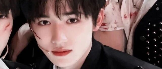 宋亚轩古装被指撞脸王俊凯，时代峰峻审美绝，你觉得两位偶像像吗