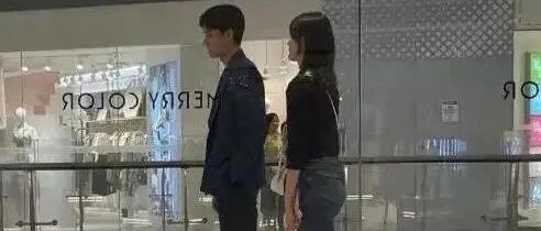 龚俊乔欣吻戏路透后，最新海边雨中拥吻路透，粉丝们顶得住吗