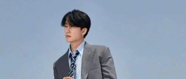 黄轩恋情疑似公开，坐等黄轩官宣好消息，期待新作品！ ​​