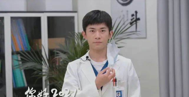 易烊千玺出关发自拍,闭关半年出演新作,真的是演技潜力股吗?-微信头条网 易烊千玺出关发自拍,闭关半年出演新作,真的是演技潜力股吗?
