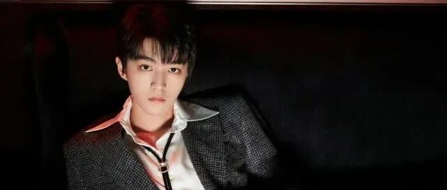 王俊凯摩登造型曝光，满满男人味，从小孩变成帅哥，养成系的快乐