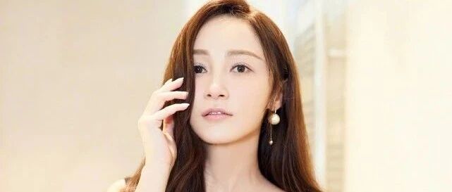 姚笛老公被拍和美女手挽手，动作亲密，不是一家人不进一家门？