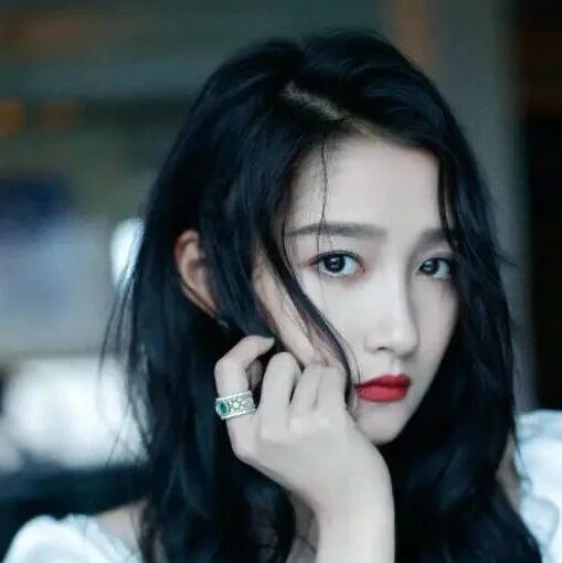 过生日去蹦迪，被吐槽太社会，国民闺女的人设崩塌了？