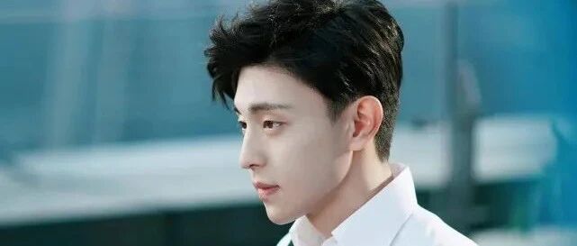 邓伦旧照曝光，青涩穿搭引发关注，早些年真的好奶，8年变化大