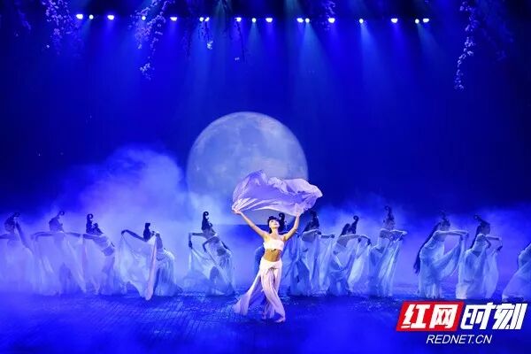 二十四桥是哪个景点 明月千古情+温汤泡脚+二十四桥明月园一日游168元！！