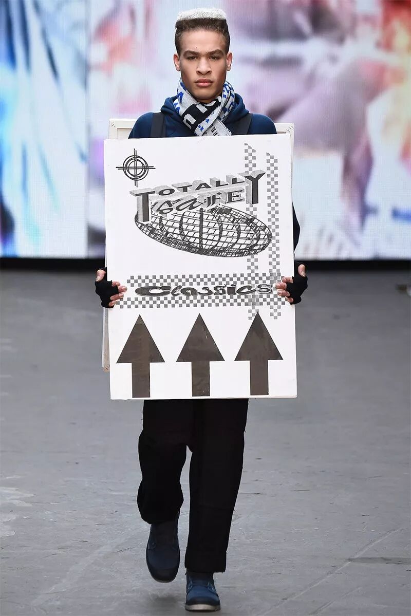 給你們介紹一個缺門牙的服裝設計師