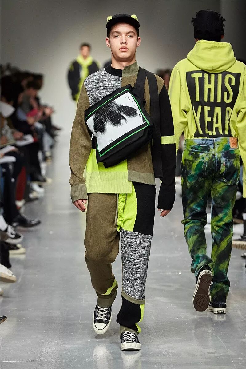 給你們介紹一個缺門牙的服裝設計師