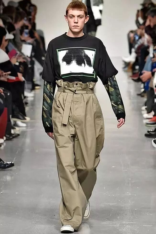 給你們介紹一個缺門牙的服裝設計師