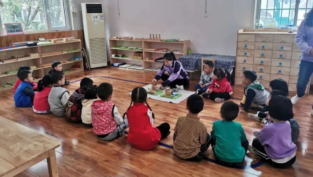 不要让孩子上蒙氏班_班蒙氏孩子让要上幼儿园_让孩子上蒙氏幼儿园