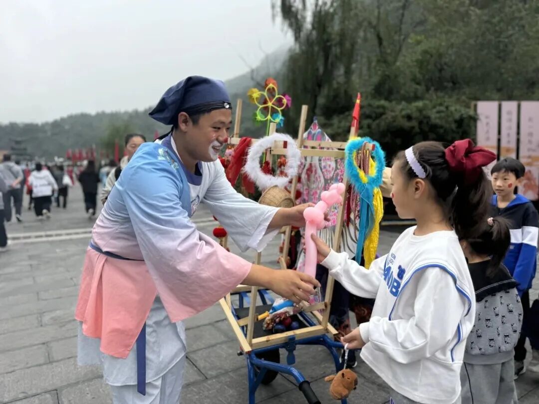 相机afc是什么意思下水捞相机、下雨送雨衣……游客点赞：焦作太暖了！_https://www.jmylbn.com_新闻资讯_第13张