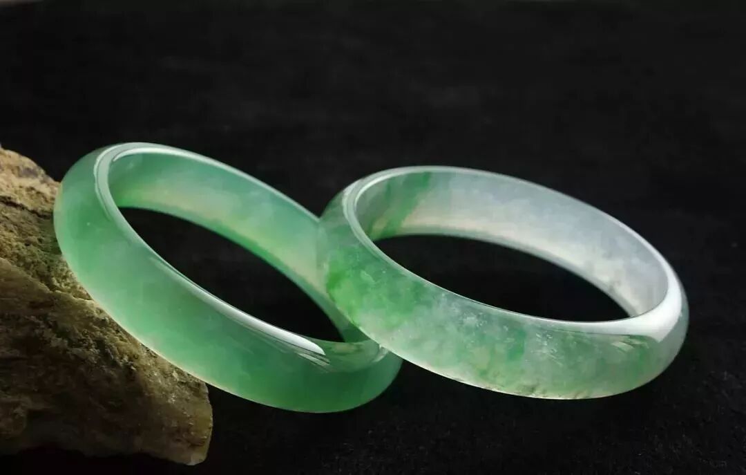 新买的翡翠真的需要放进热水里“去蜡”吗？有人真的这么做了，结