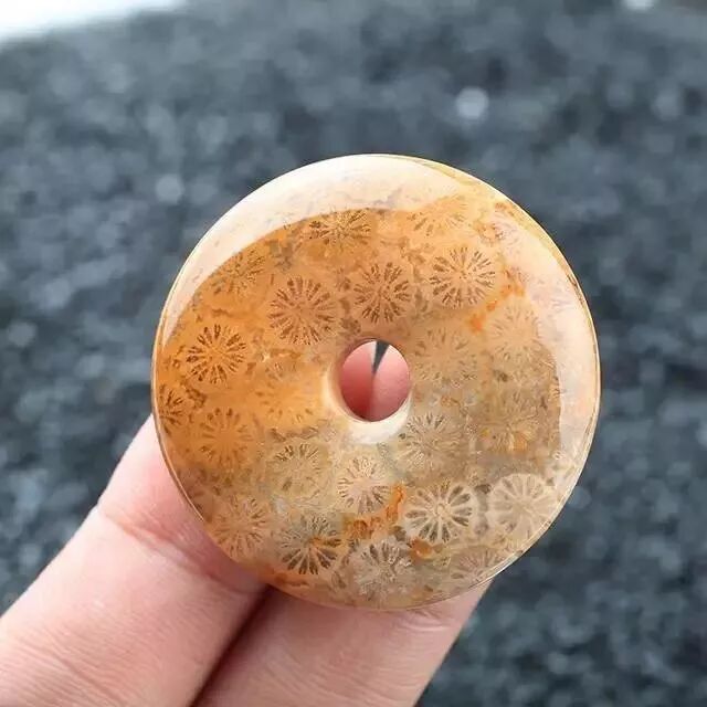 除了有“发财玉”的美名之外，珊瑚玉的这4大魅力才是真正物超所