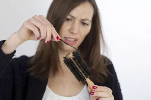 女性冬季掉发严重怎么办？这些小方法很管用！