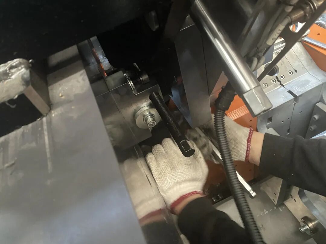 吹瓶机生产中的挑战与解决方案