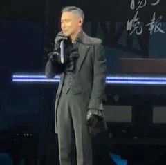 张学友南京演唱会,经典老歌《情书》《我是真的受伤了》引发全场大合唱!
