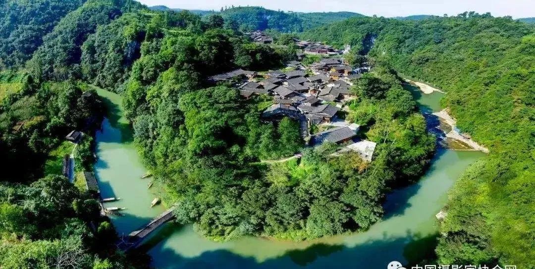 立足縣域特色 勇闖發(fā)展新路,高質(zhì)量譜寫多彩貴州現(xiàn)代化建設(shè)松桃精彩篇章