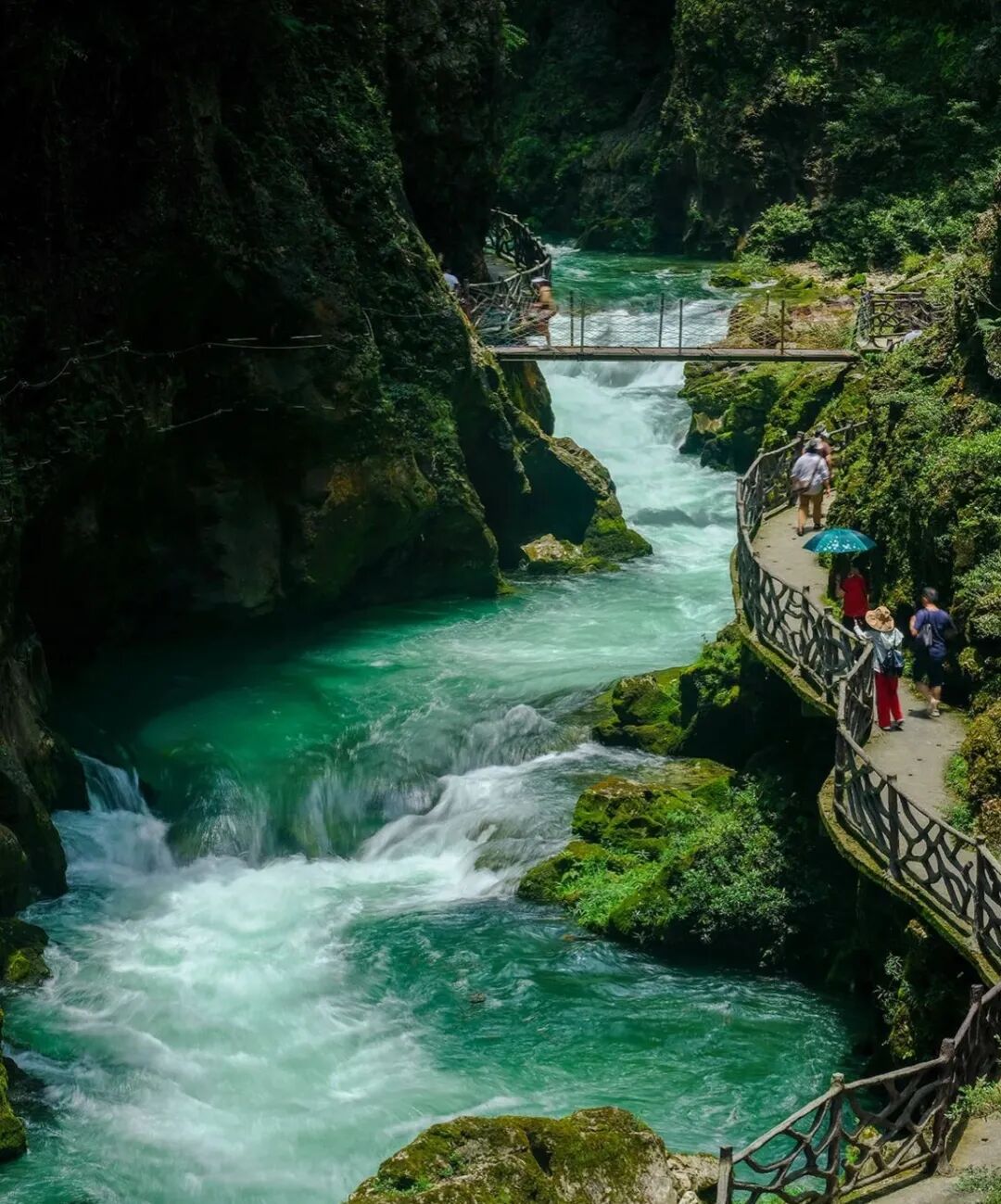 您当前所在的位置>首页>新闻中心>聚焦铜仁>铜仁大峡谷.