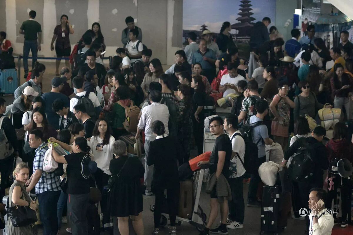 恐怖災難來臨，1.7萬中國人被困，天崩地裂人人絕望！這時，天空「轟隆隆「飛來6架大飛機，把人們都看呆了！ 靈異 第32張