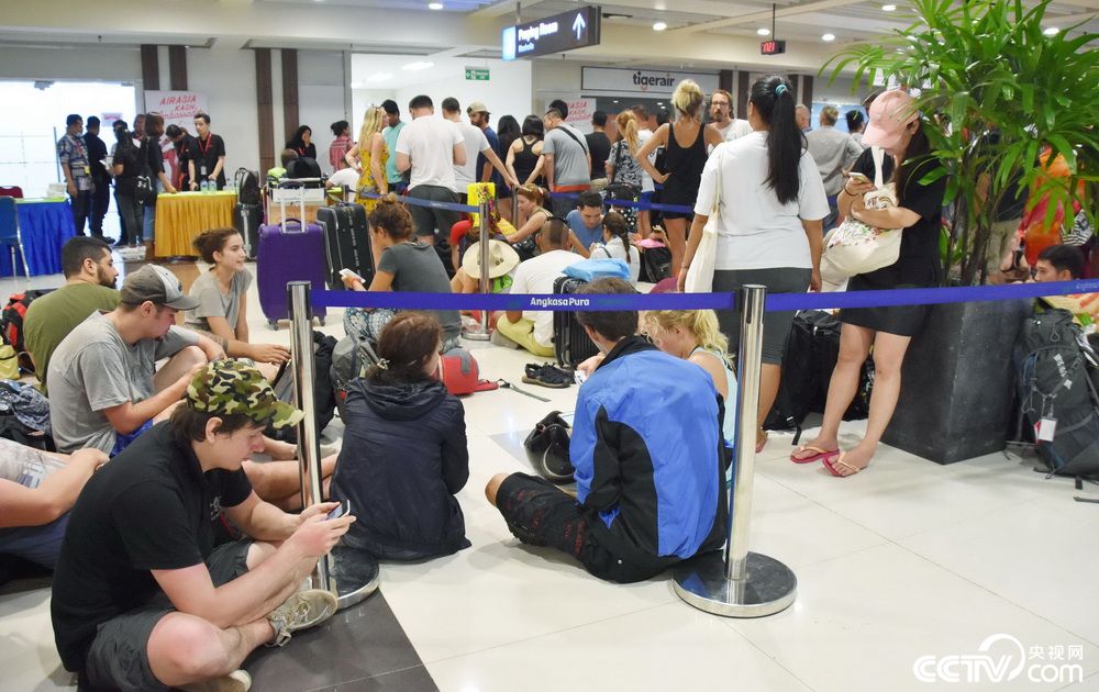 恐怖災難來臨，1.7萬中國人被困，天崩地裂人人絕望！這時，天空「轟隆隆「飛來6架大飛機，把人們都看呆了！ 靈異 第25張