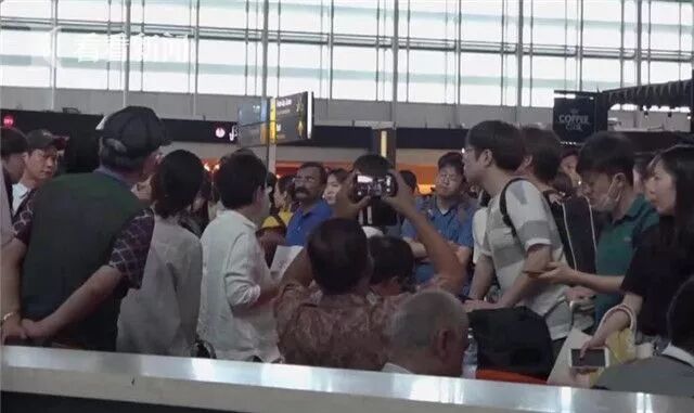 恐怖災難來臨，1.7萬中國人被困，天崩地裂人人絕望！這時，天空「轟隆隆「飛來6架大飛機，把人們都看呆了！ 靈異 第34張