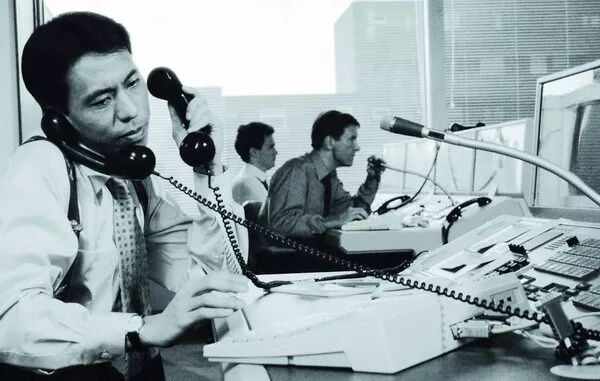 恐怖災難來臨，1.7萬中國人被困，天崩地裂人人絕望！這時，天空「轟隆隆「飛來6架大飛機，把人們都看呆了！ 靈異 第2張