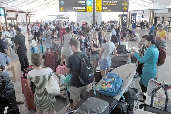 恐怖災難來臨，1.7萬中國人被困，天崩地裂人人絕望！這時，天空「轟隆隆「飛來6架大飛機，把人們都看呆了！ 靈異 第27張