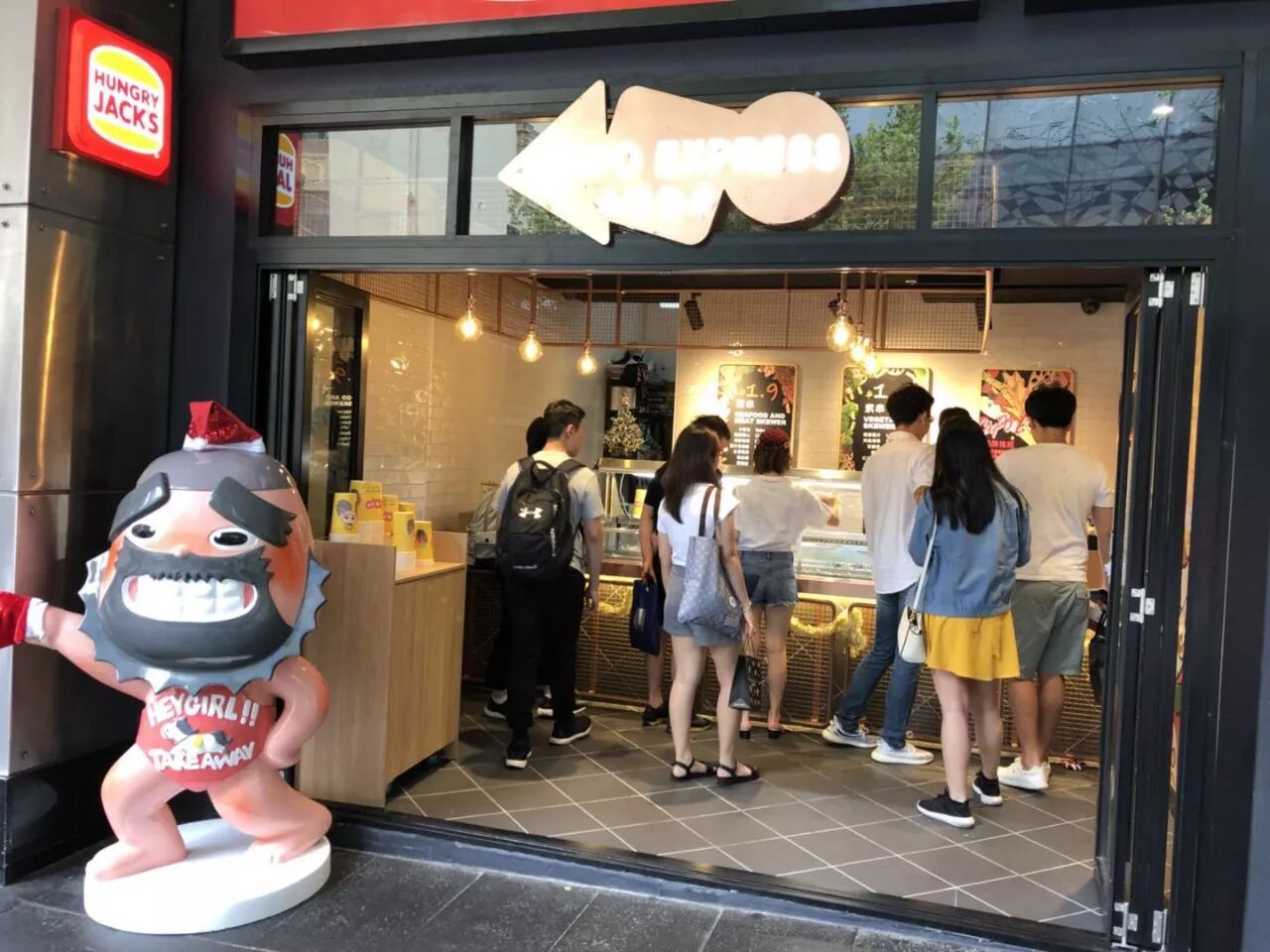 %name 百年一遇！悉尼赚钱、赚人气的超牛机会来了！“悉尼中国新年灯会”摊位招商倒计时！再不抢就没啦！