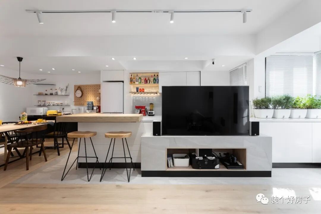 悬空电视柜高度和宽度_悬空电视柜高度_悬空电视柜做多高