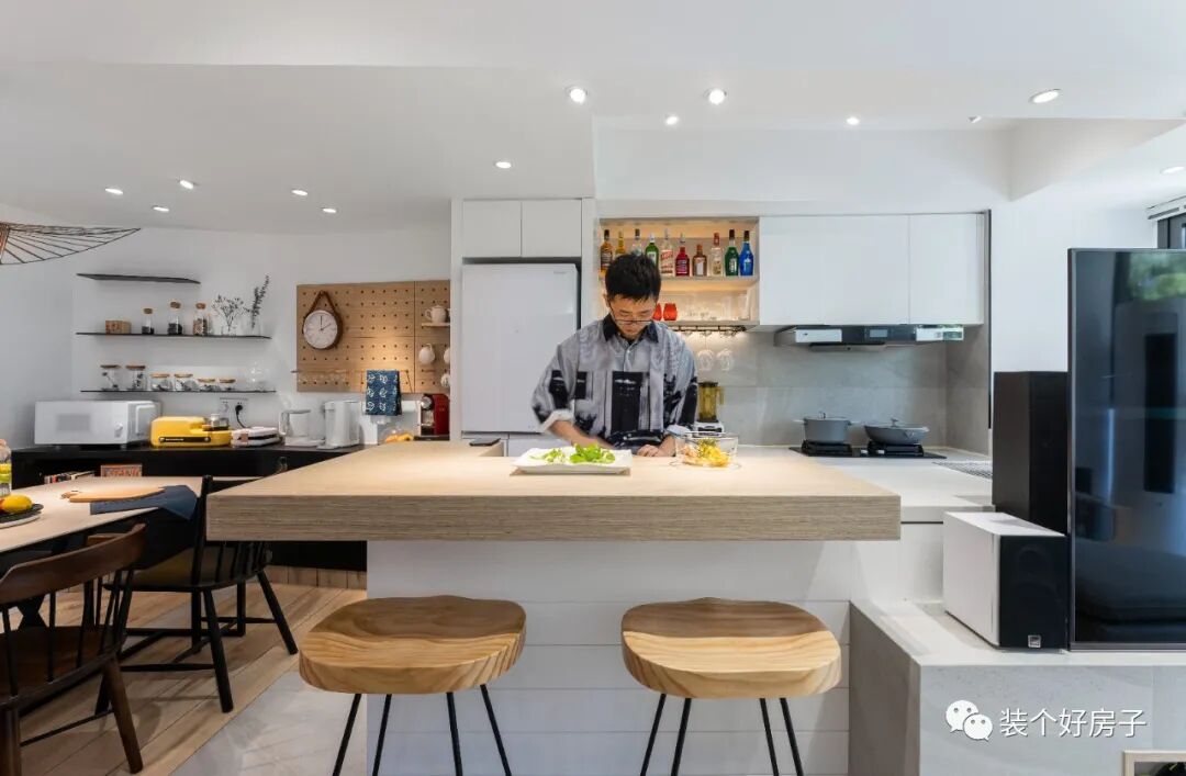 悬空电视柜做多高_悬空电视柜高度_悬空电视柜高度和宽度