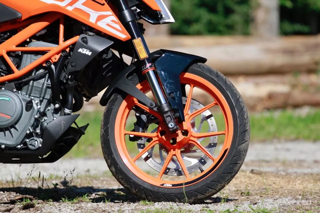 實測 視訊 小鋼炮 變身 彎道火箭 Ktm 390 Duke 走火入摩 微文庫