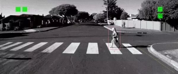 抢不上场场爆满的《战狼 2》，不如来波车企广告片过把瘾