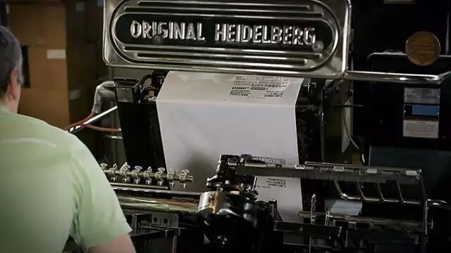 抢不上场场爆满的《战狼 2》，不如来波车企广告片过把瘾