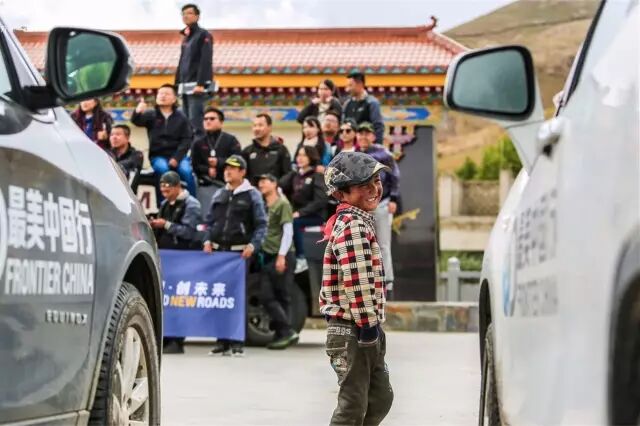 用车轮丈量藏区土地，去珠峰寻找最美声音