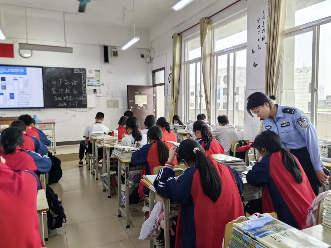 市防城中学开展反电诈进校园宣传活动 - 教育动态 - 防城港市教育局