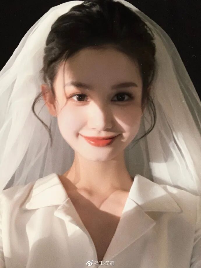 因太美遭霸凌，20岁嫁富二代生子却一身债，粉丝求她快红！（组图） - 41