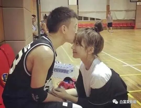 【网红】上海滩第1富二代后宫之争：被王思聪多次手撕的小网红笑到最后？（组图） - 70