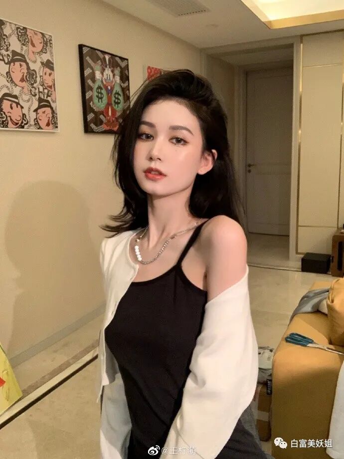 因太美遭霸凌，20岁嫁富二代生子却一身债，粉丝求她快红！（组图） - 10