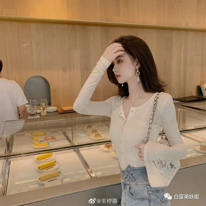 因太美遭霸凌，20岁嫁富二代生子却一身债，粉丝求她快红！（组图） - 3